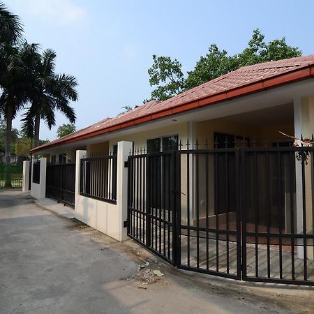 Vista Residence Yangon Esterno foto