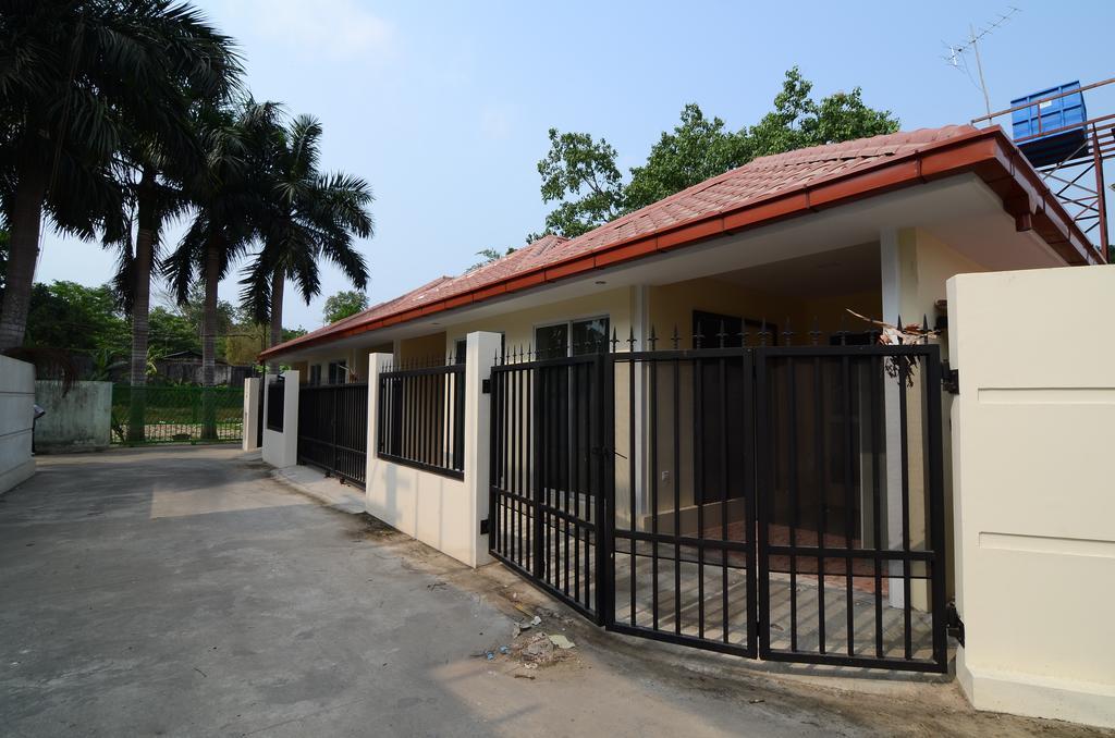 Vista Residence Yangon Esterno foto