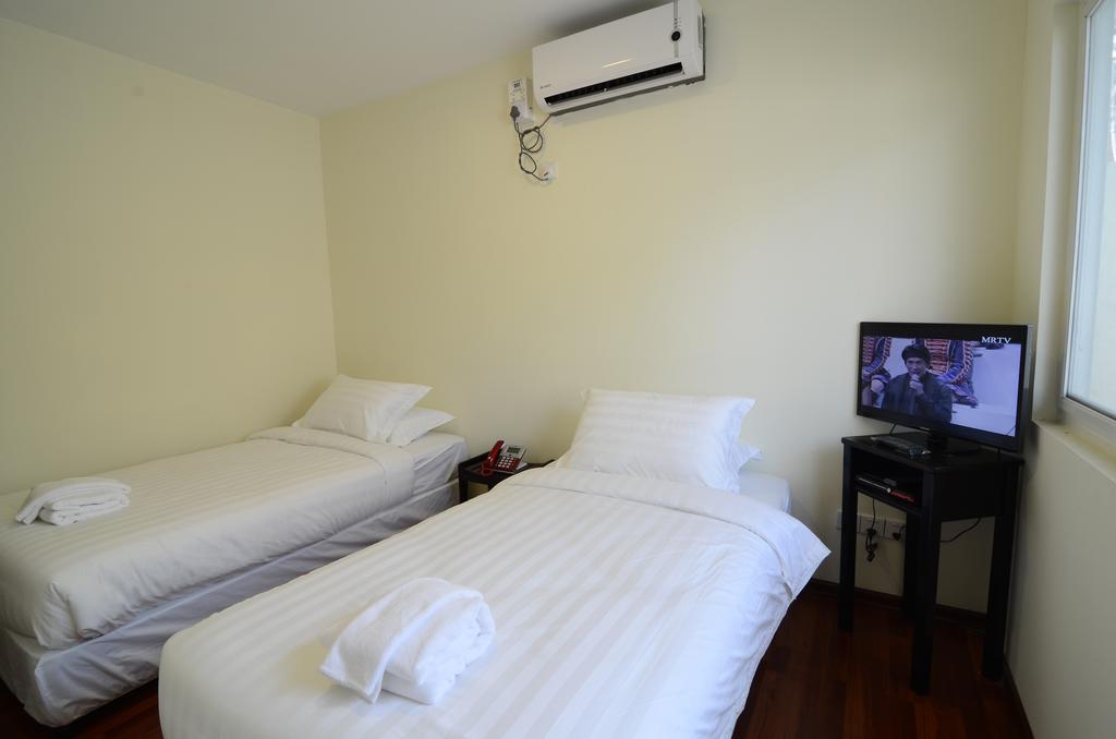 Vista Residence Yangon Esterno foto