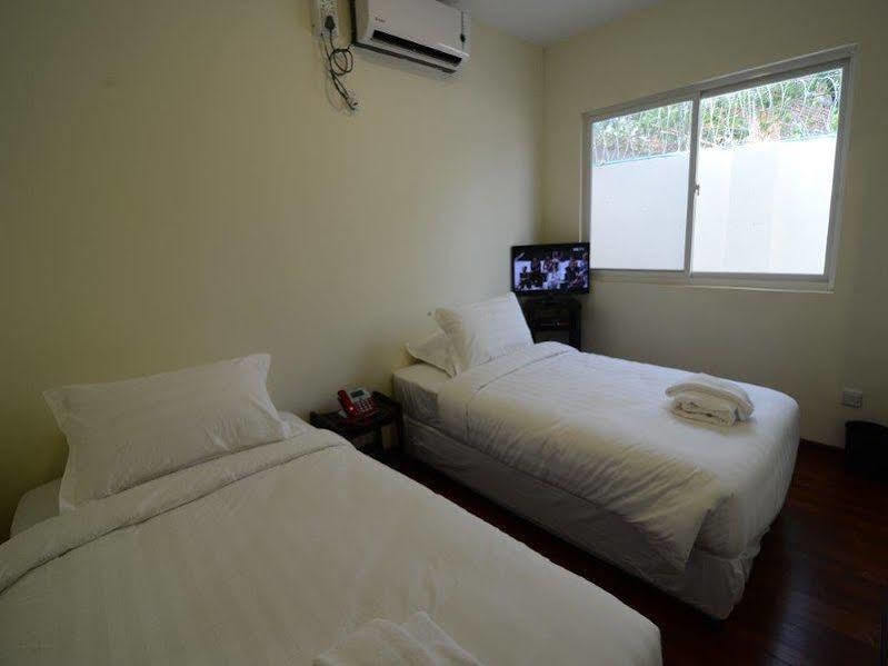 Vista Residence Yangon Esterno foto