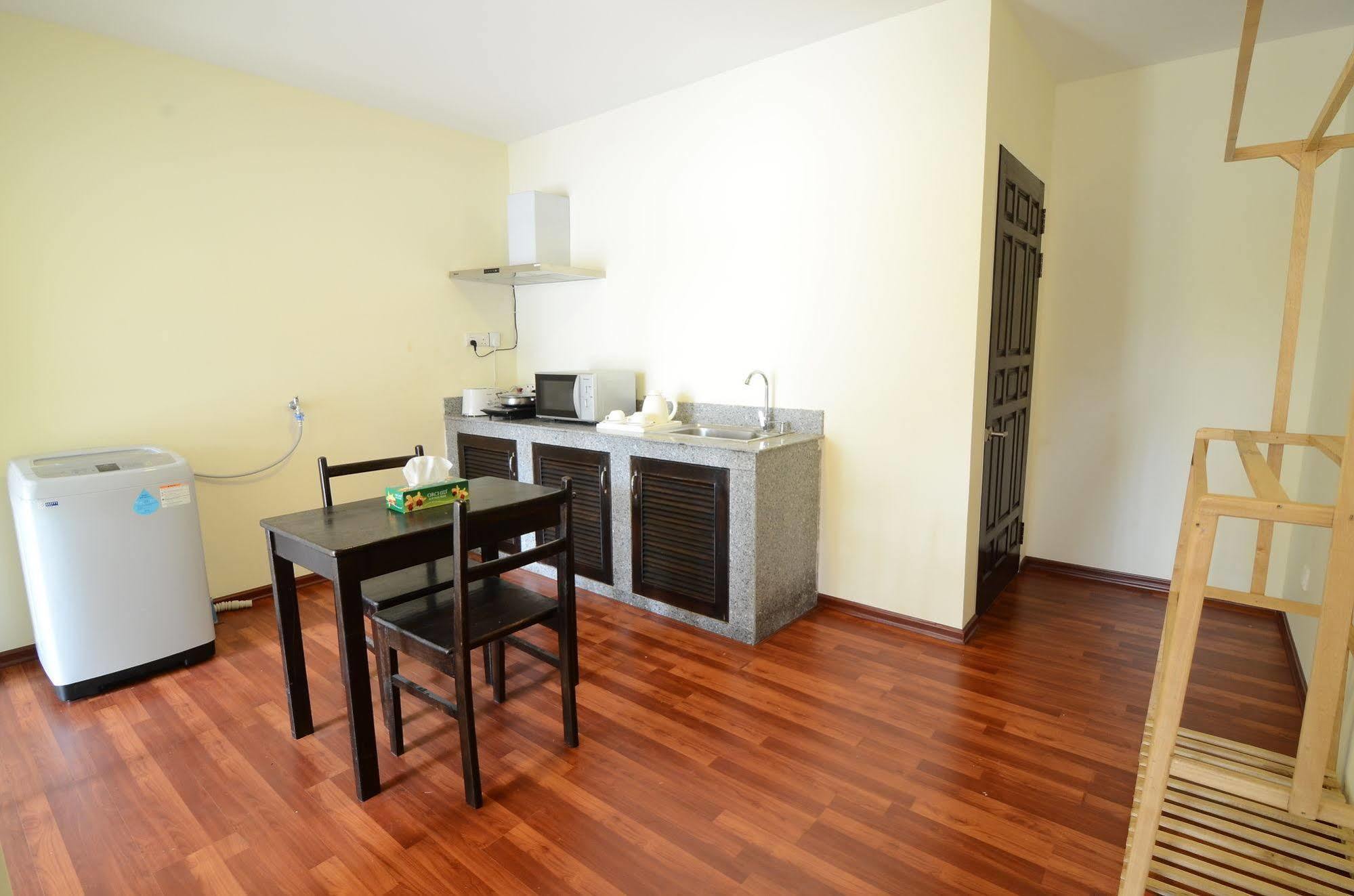Vista Residence Yangon Esterno foto