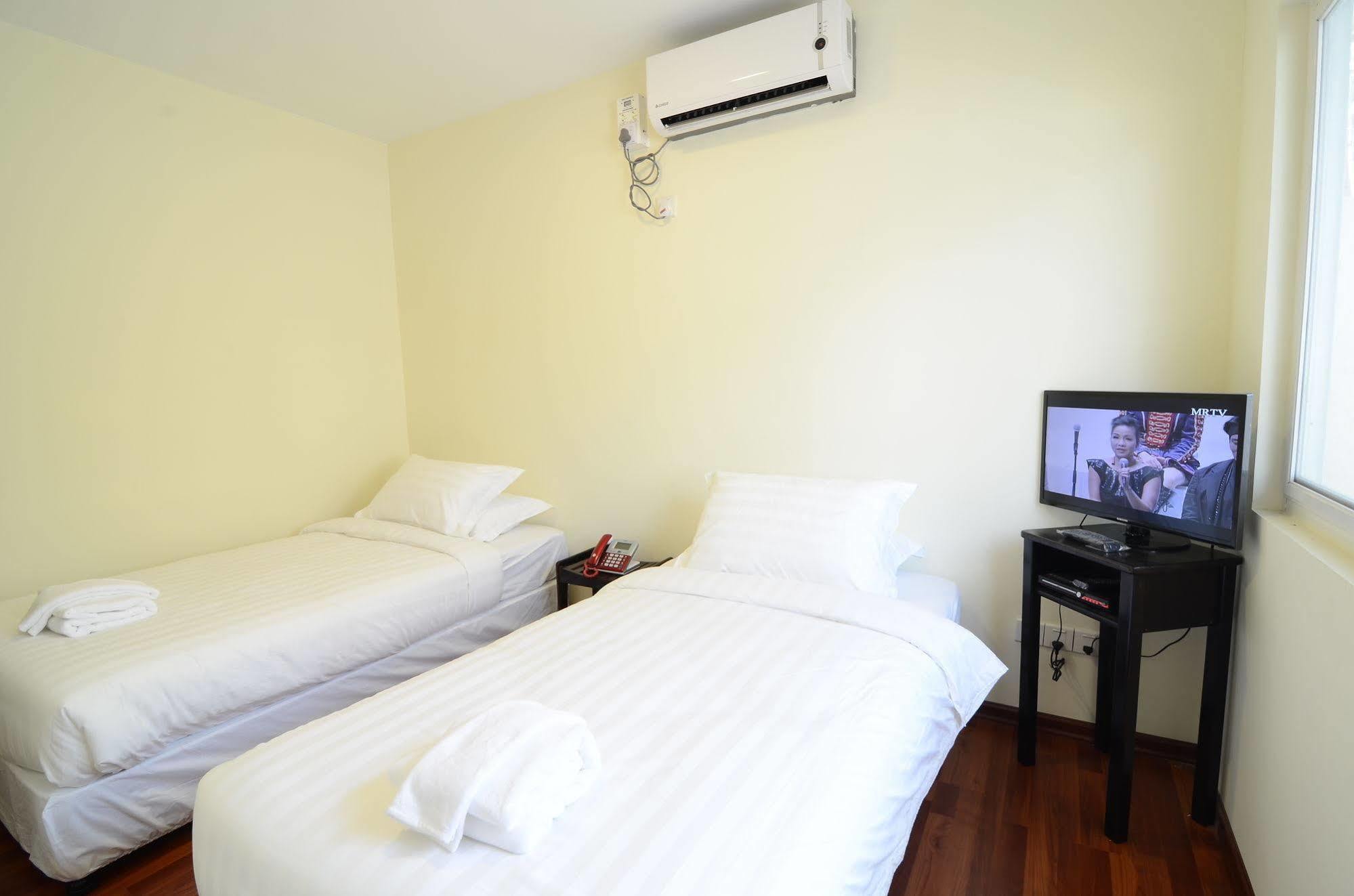 Vista Residence Yangon Esterno foto