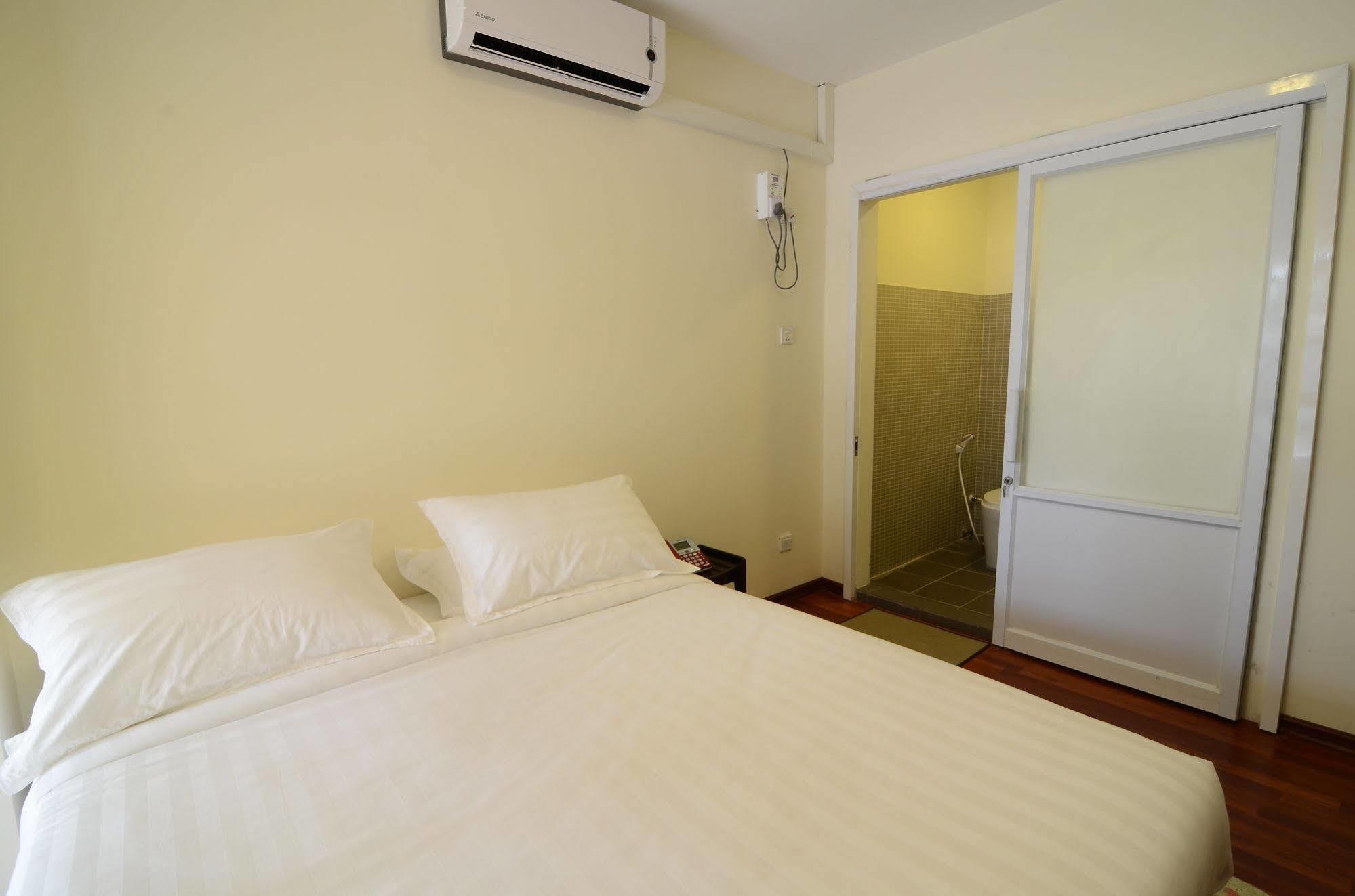 Vista Residence Yangon Esterno foto